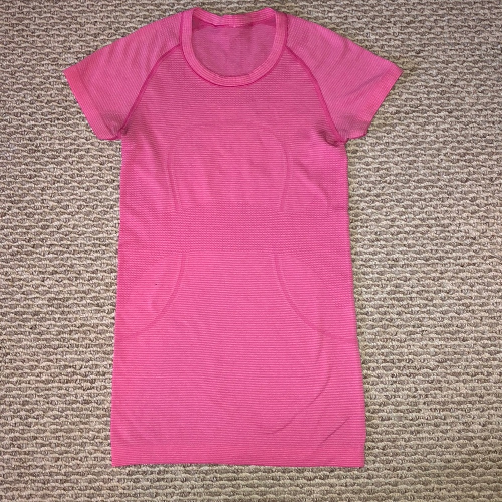 Lululemon workout shirt